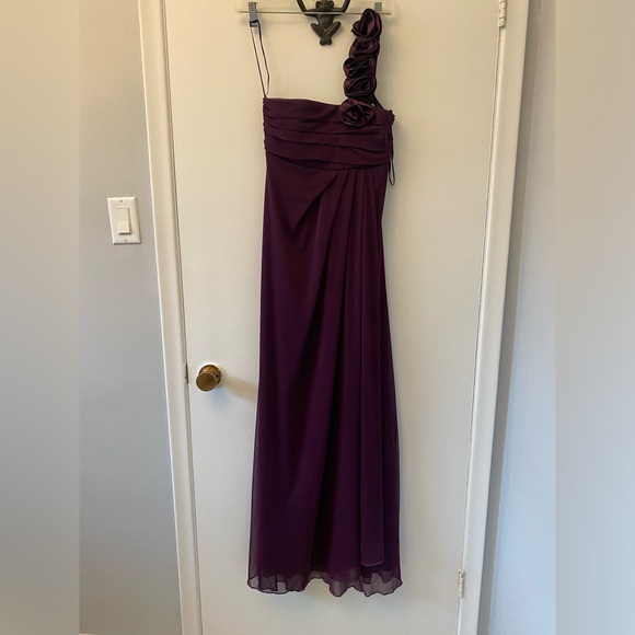 One Shoulder Rosette Strap Purple Waist Gown / Prom Dress Size Small - Picture 2 of 7